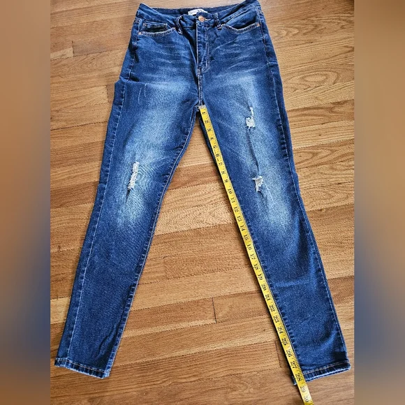 YMI Curvy Fit High Rise Stretch Jeans Womens Size 28" Waist X 28-1/2" Inseam - Picture 11 of 15